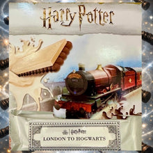 Load image into Gallery viewer, 2 x Harry Potter London of Hogswarts Chocolate Bar 21g